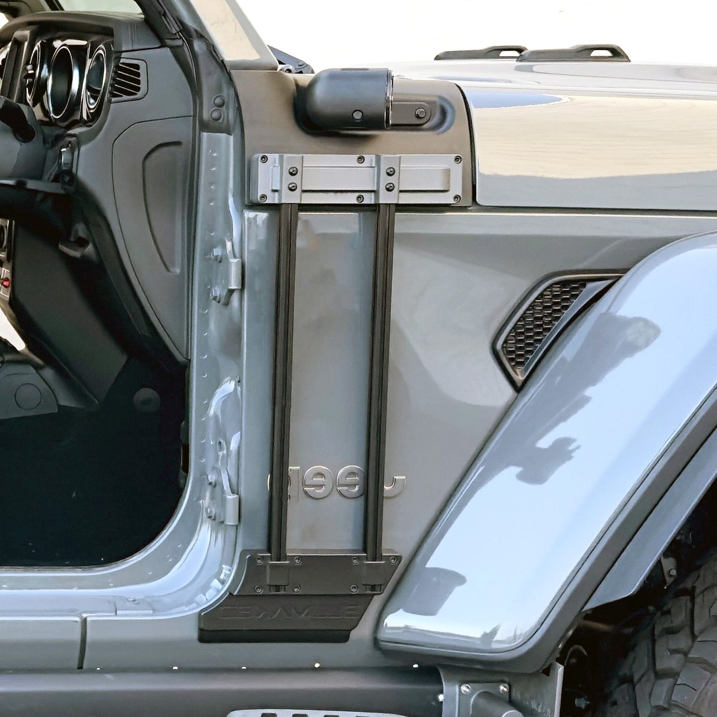 2018+ Jeep Wrangler Accessory Mounting Bracket