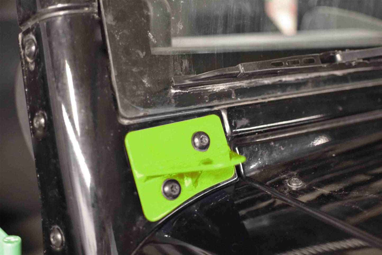 Steinjäger Exterior Accessories Wrangler JK 2007-2018 Light Mounts Lower Windshield Brackets and Lights Gecko Green